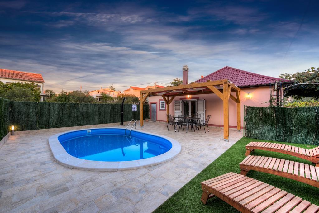 Vakantiehuis Orange With Heated Pool And Parking *