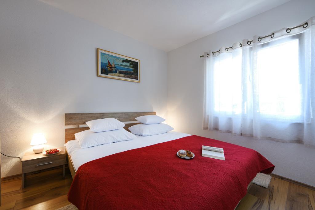 Orange With Heated Pool And Parking Vakantiehuis Zadar