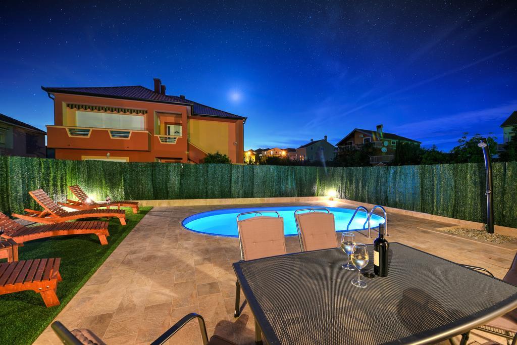 Orange With Heated Pool And Parking Vakantiehuis *