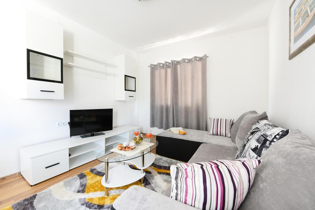 Vakantiehuis Orange With Heated Pool And Parking *
