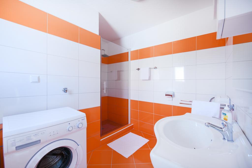 Vakantiehuis Orange With Heated Pool And Parking *