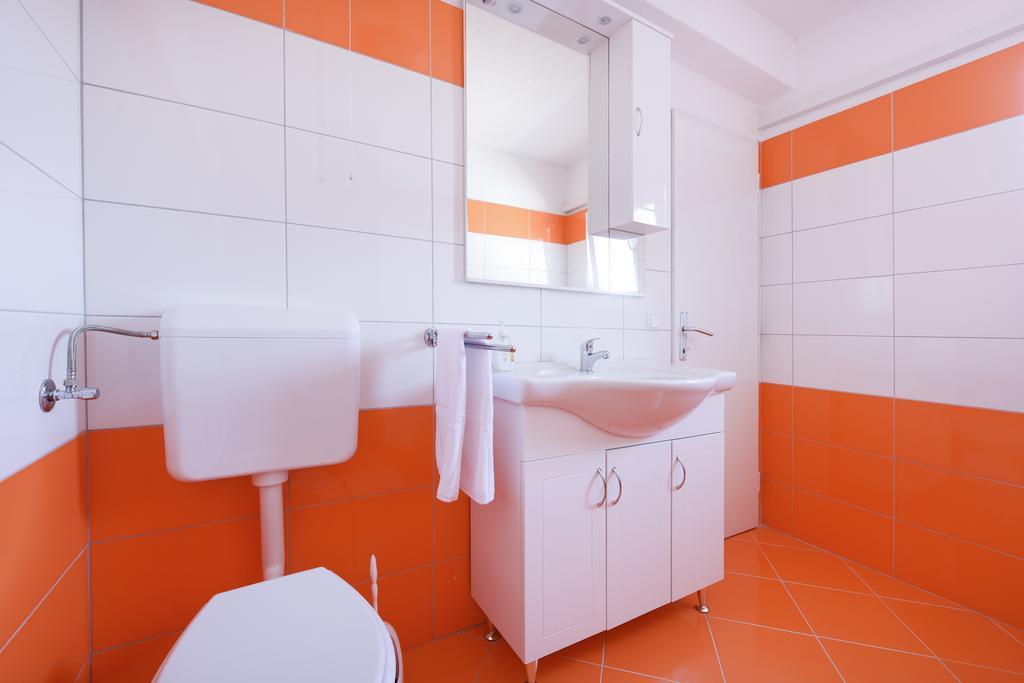 Vakantiehuis Orange With Heated Pool And Parking Zadar