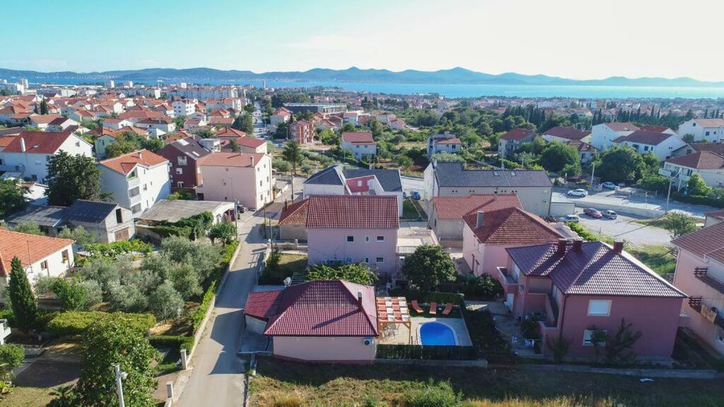 Semesterbostad Orange With Heated Pool And Parking Zadar