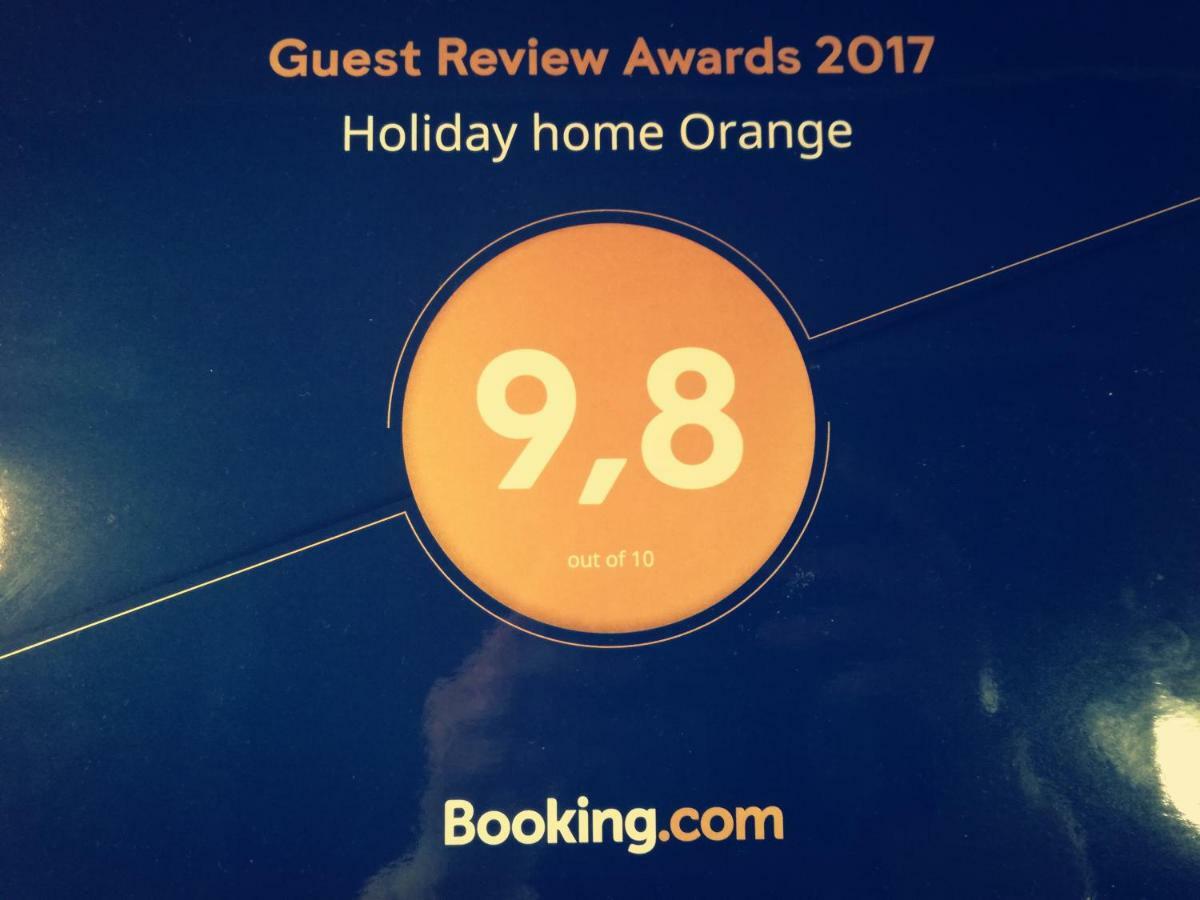 Orange With Heated Pool And Parking Semesterbostad